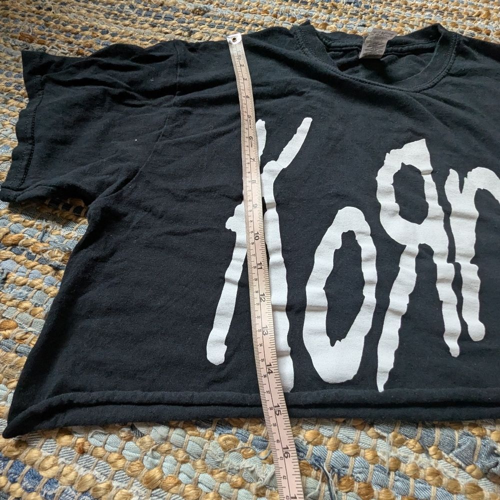Korn Black Cropped Graphic T-Shirt L Nu Metal Grunge Indie Sleaze Festival Band - Picture 5 of 7